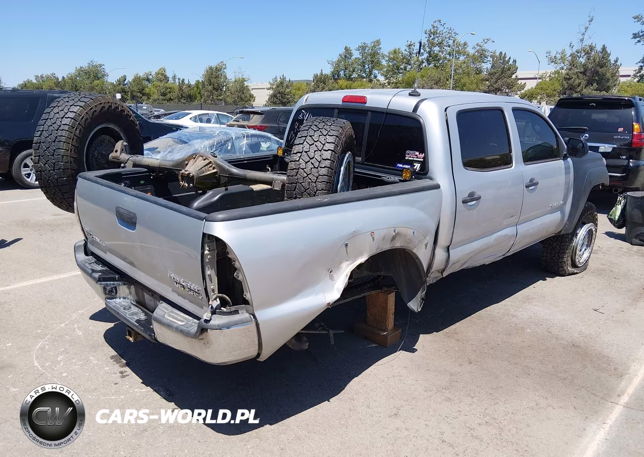2013 Toyota Tacoma Prerunner V6 VIN:3TMJU4GNXDM152811 - 4
