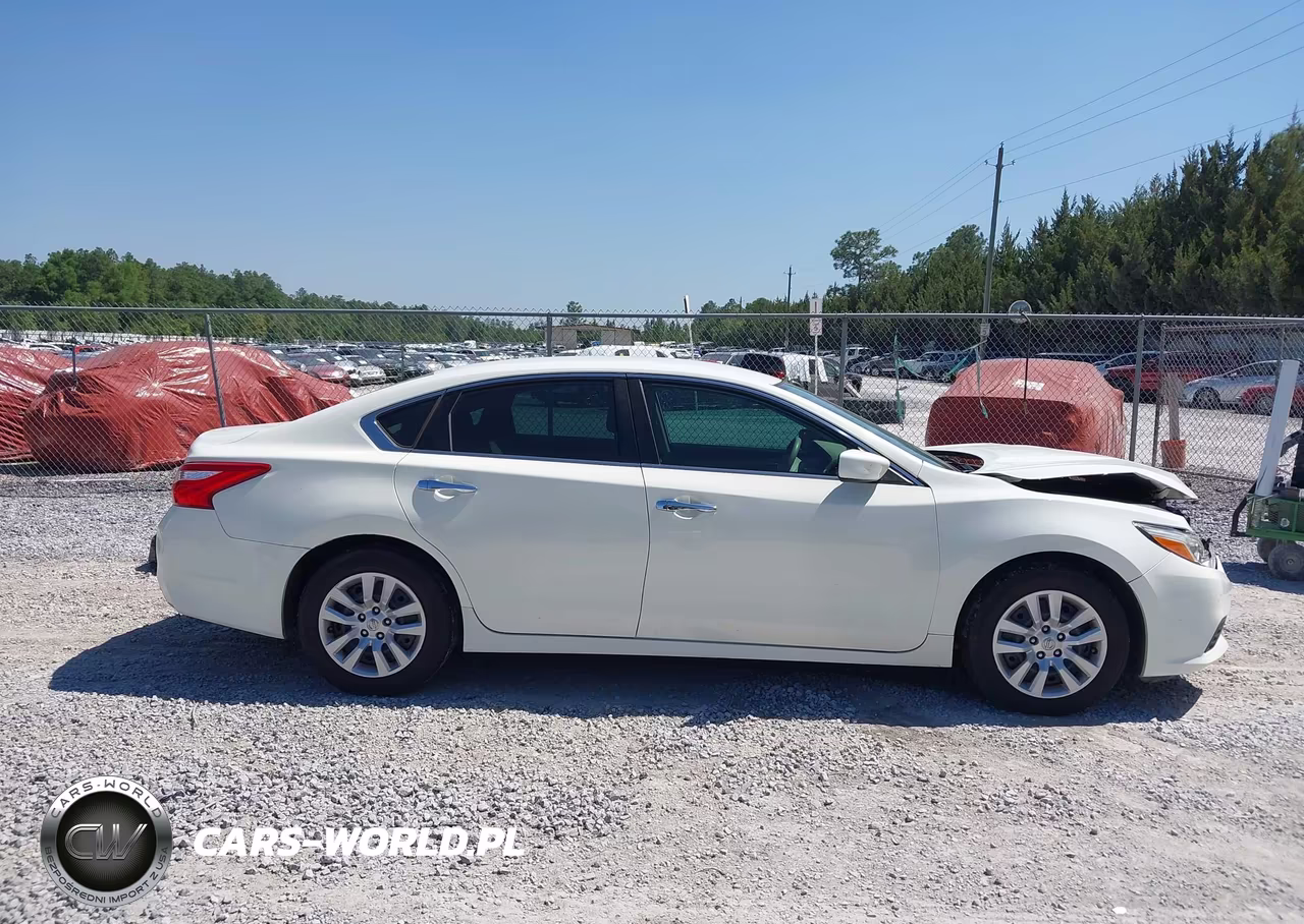 2017 Nissan Altima 2.5 S VIN:1N4AL3AP2HC137157 - 13