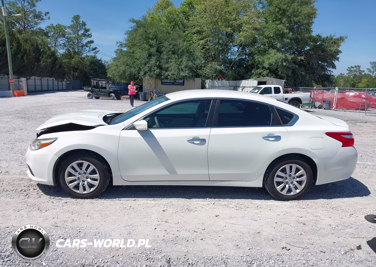 2017 Nissan Altima 2.5 S VIN:1N4AL3AP2HC137157 - 14