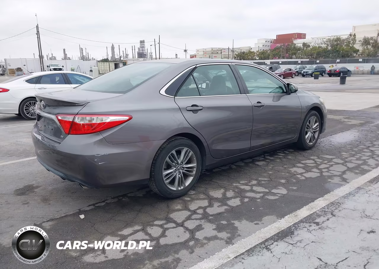 2015 Toyota Camry Se VIN:4T1BF1FK8FU979303 - 4