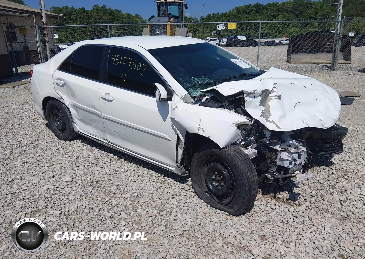 2014 Toyota Camry Hybrid Le – zdjęcie 1 z 17