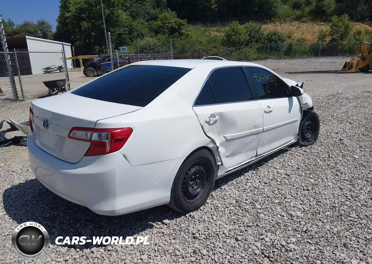2014 Toyota Camry Hybrid Le VIN:4T1BD1FK6EU120795 - 4
