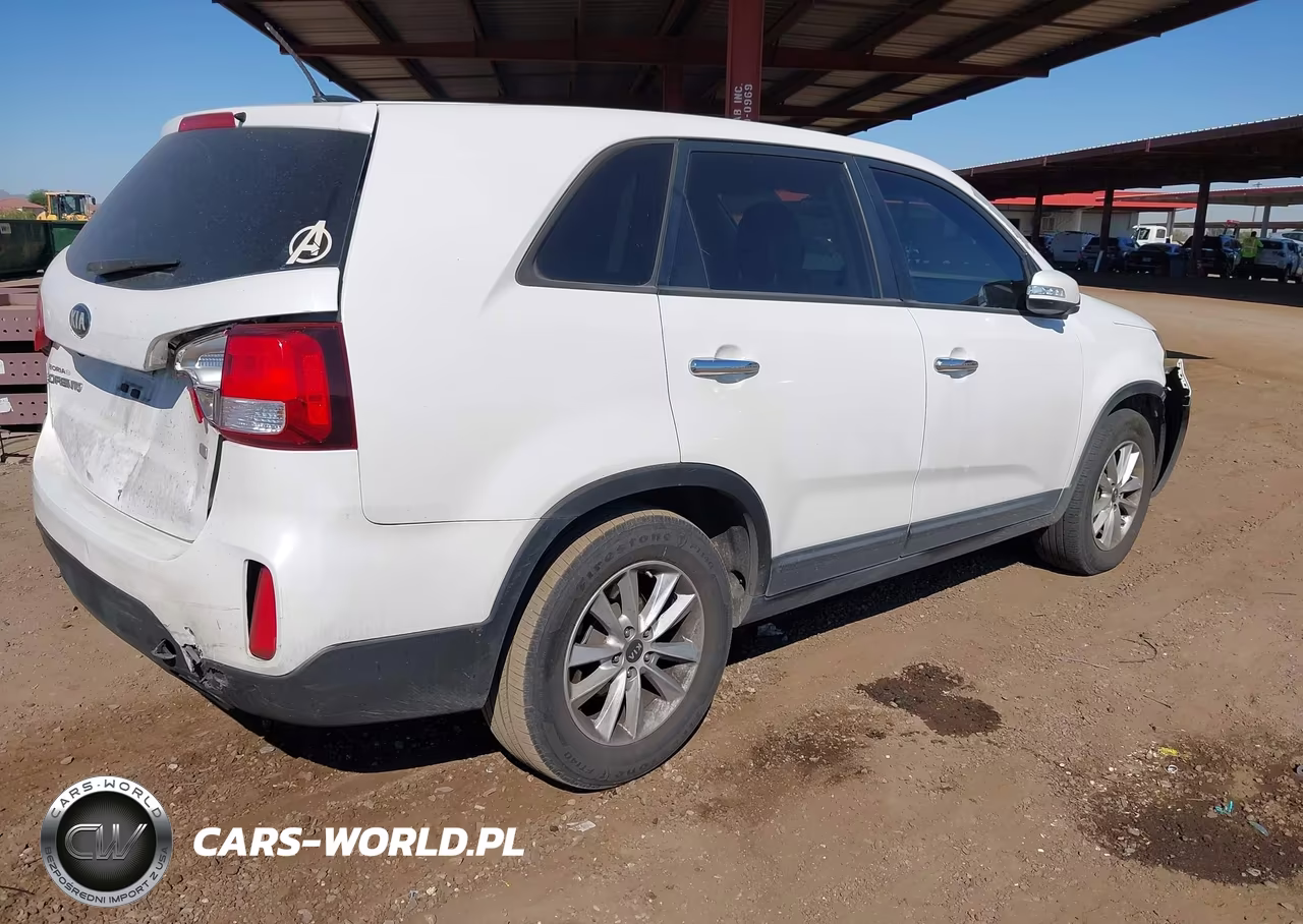 2015 Kia Sorento Lx VIN:5XYKT3A62FG621943 - 4