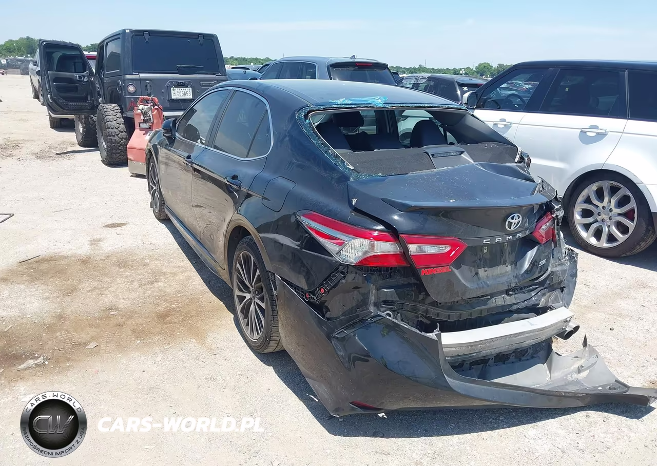 2018 Toyota Camry Se VIN:4T1B11HK4JU138325 - 3