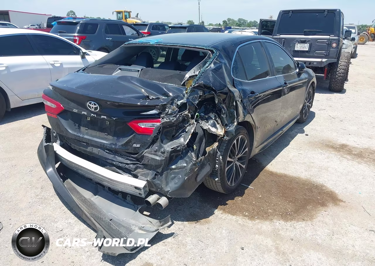 2018 Toyota Camry Se VIN:4T1B11HK4JU138325 - 4