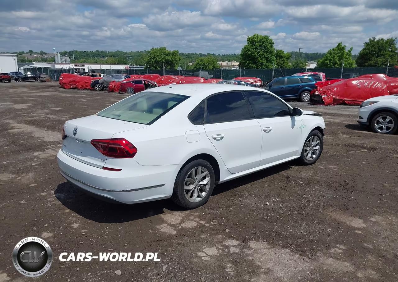 2018 Volkswagen Passat 2.0T R-Line-2.0T S VIN:1VWAA7A34JC029937 - 4