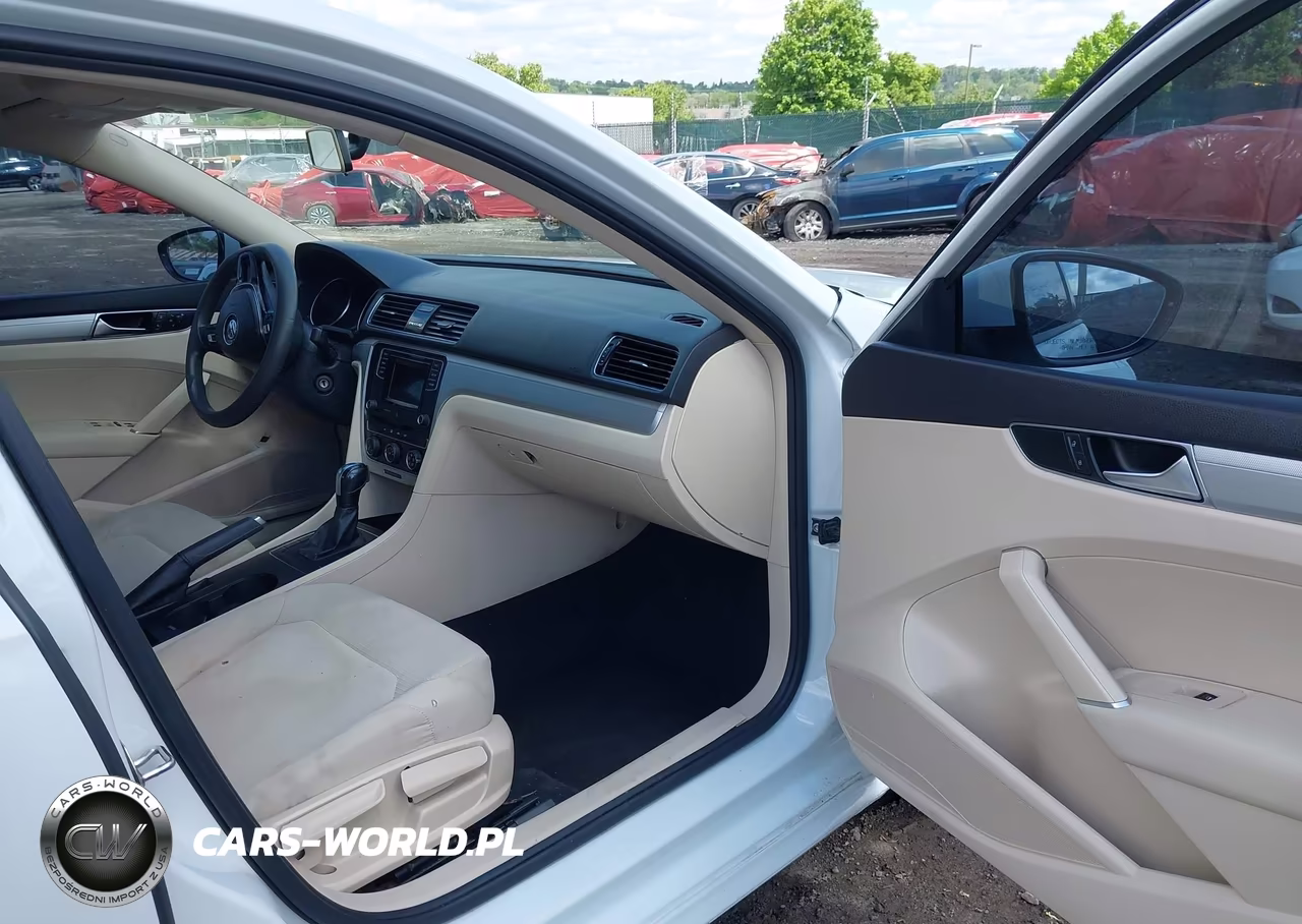 2018 Volkswagen Passat 2.0T R-Line-2.0T S VIN:1VWAA7A34JC029937 - 5