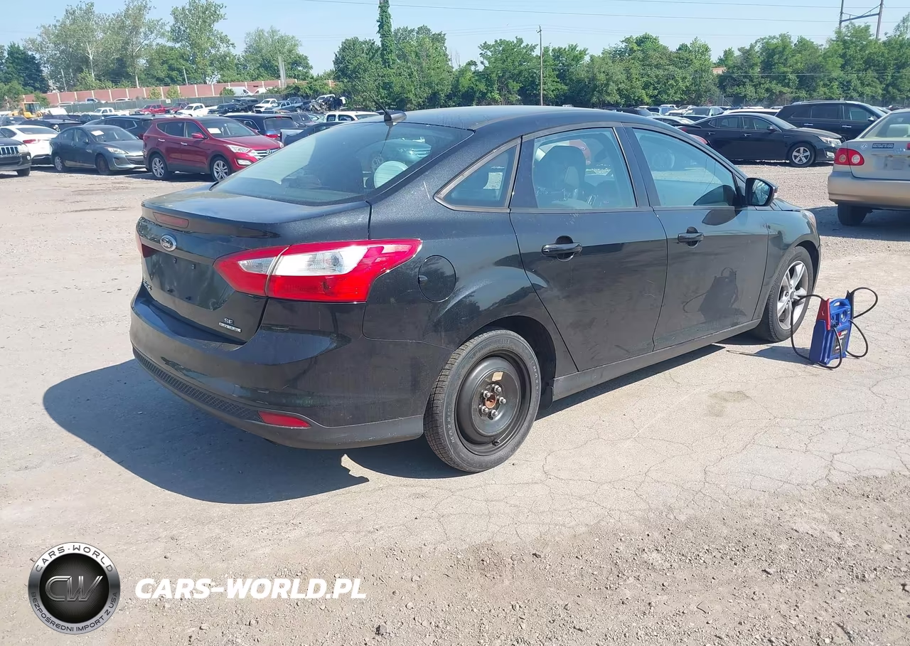 2014 Ford Focus Se VIN:1FADP3F22EL233929 - 4
