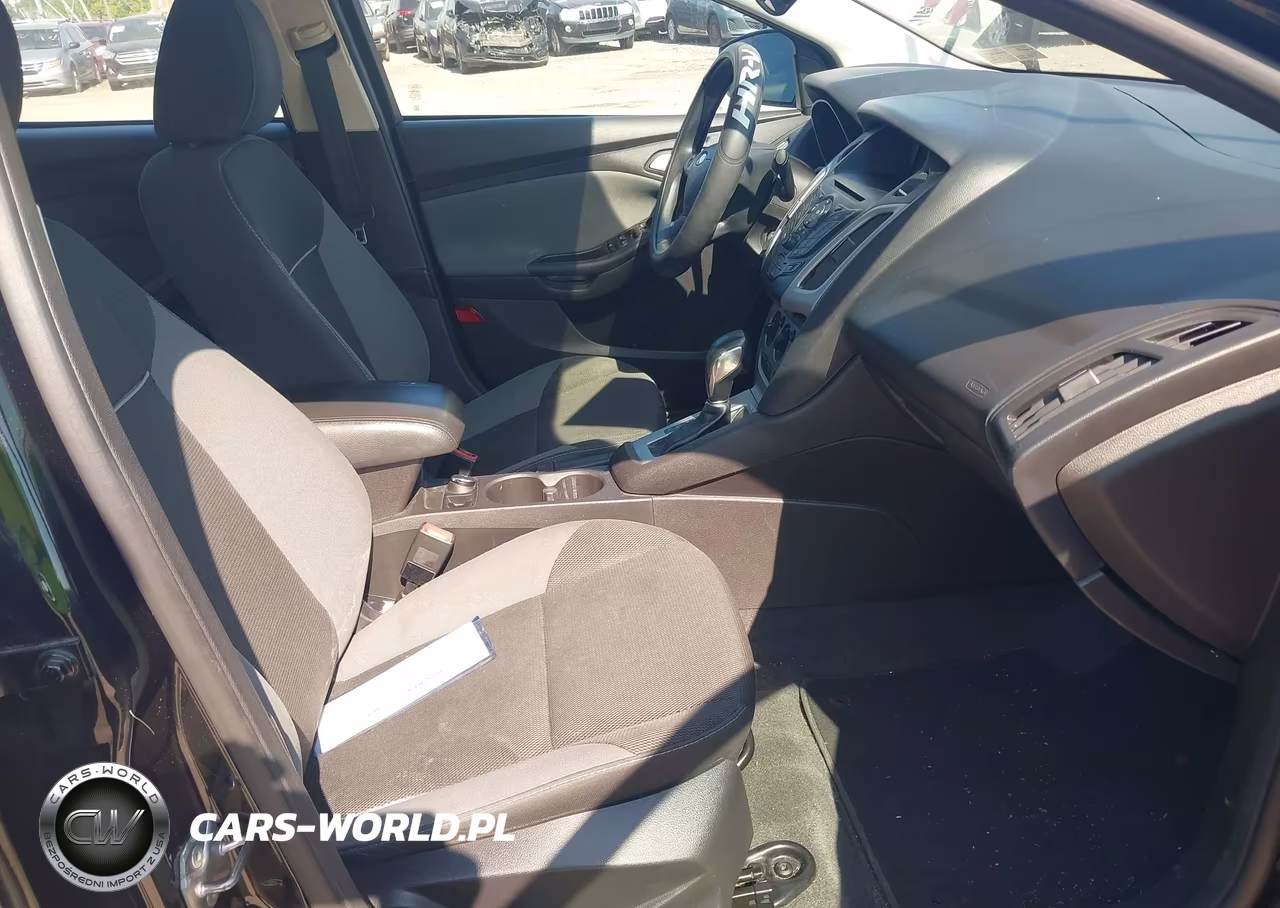2014 Ford Focus Se VIN:1FADP3F22EL233929 - 5