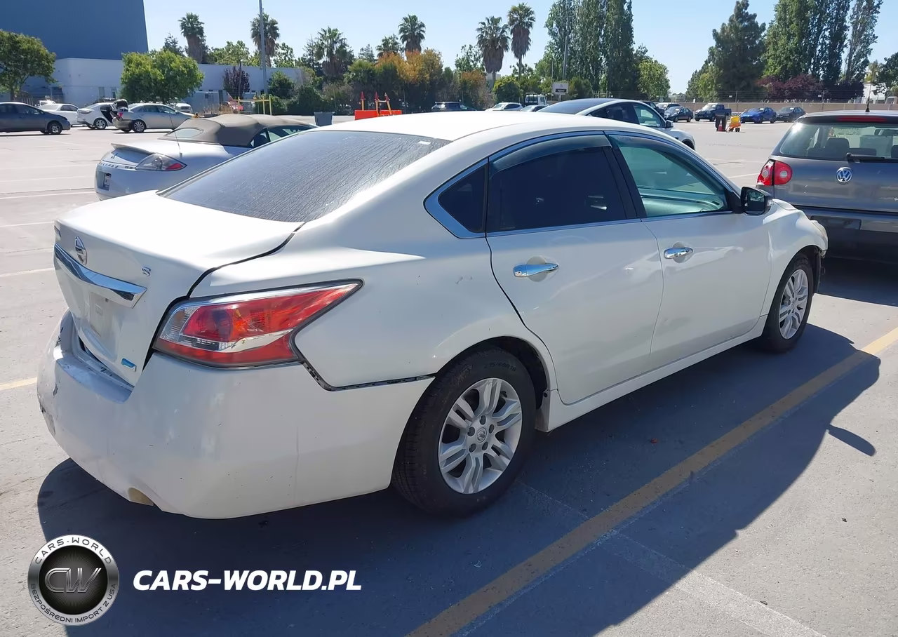 2014 Nissan Altima 2.5 S VIN:1N4AL3AP9EC200847 - 4