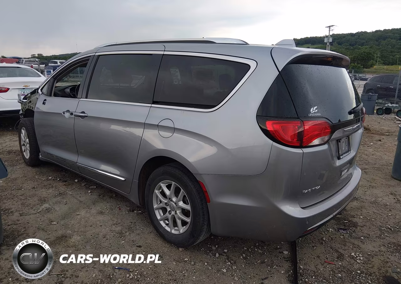 2020 Chrysler Pacifica Touring L VIN:2C4RC1BG5LR279793 - 3