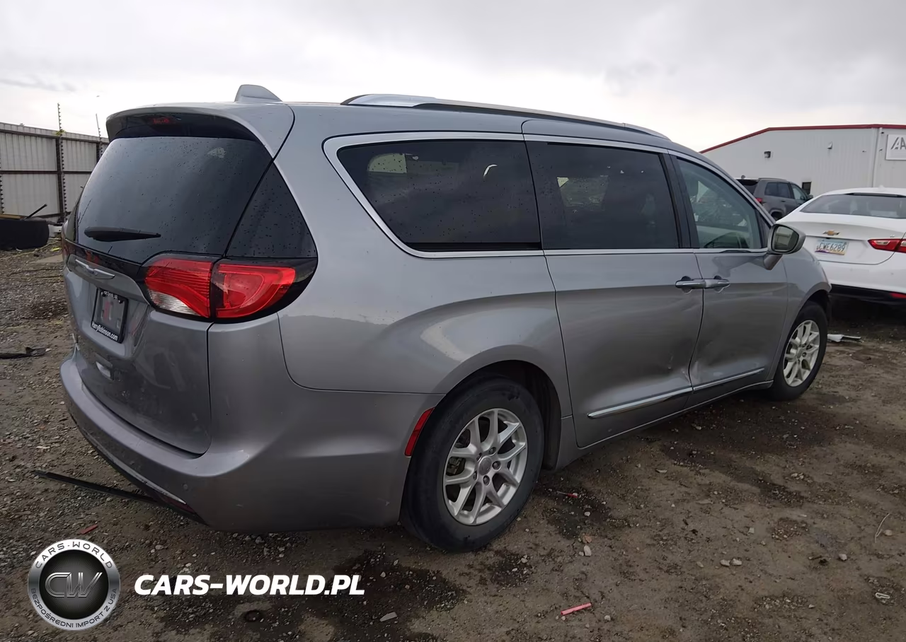 2020 Chrysler Pacifica Touring L VIN:2C4RC1BG5LR279793 - 4