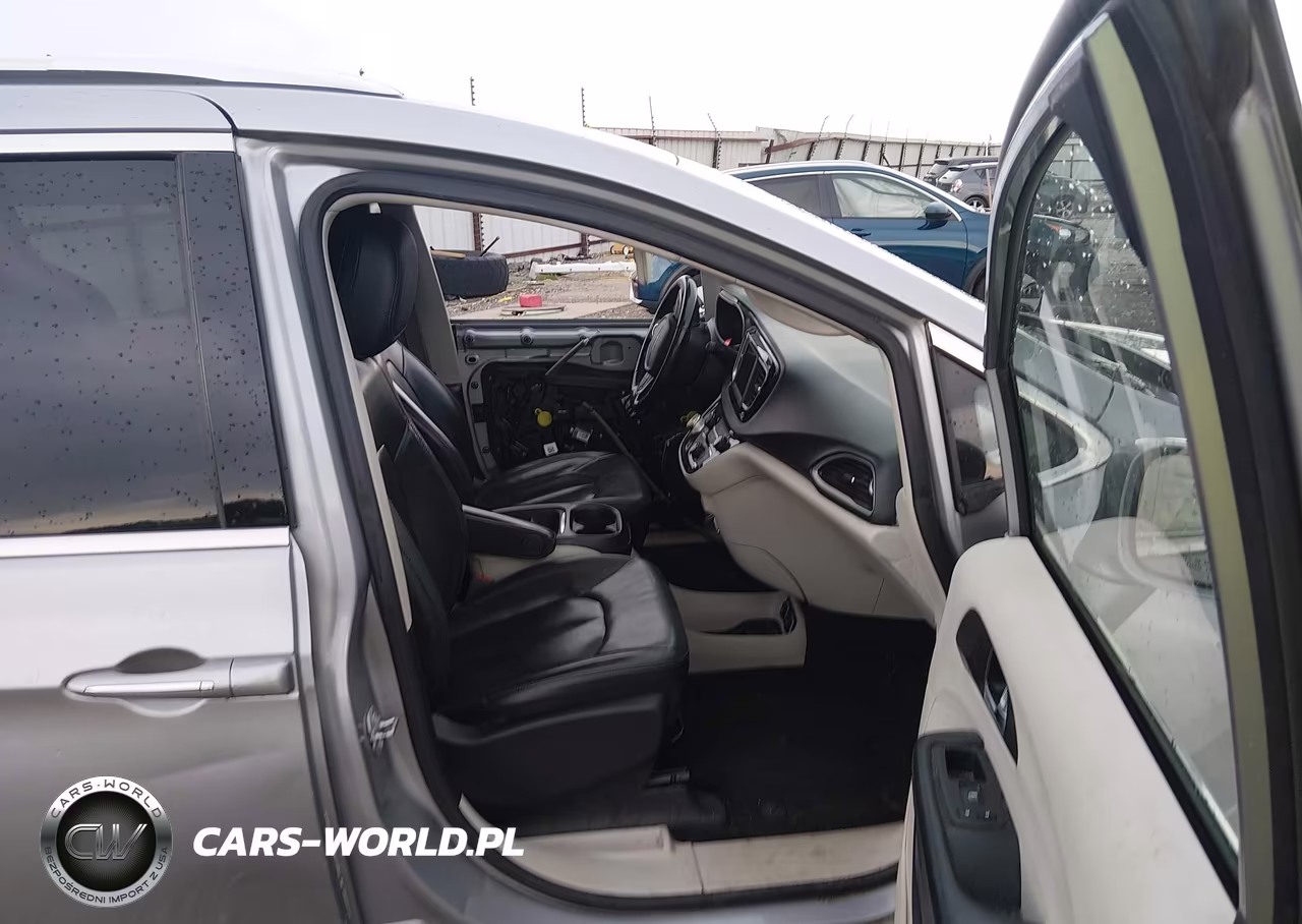 2020 Chrysler Pacifica Touring L VIN:2C4RC1BG5LR279793 - 5