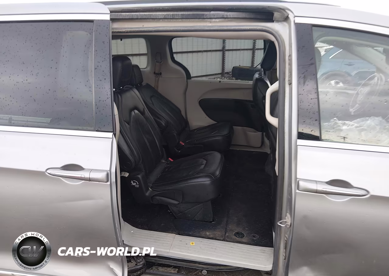 2020 Chrysler Pacifica Touring L VIN:2C4RC1BG5LR279793 - 8