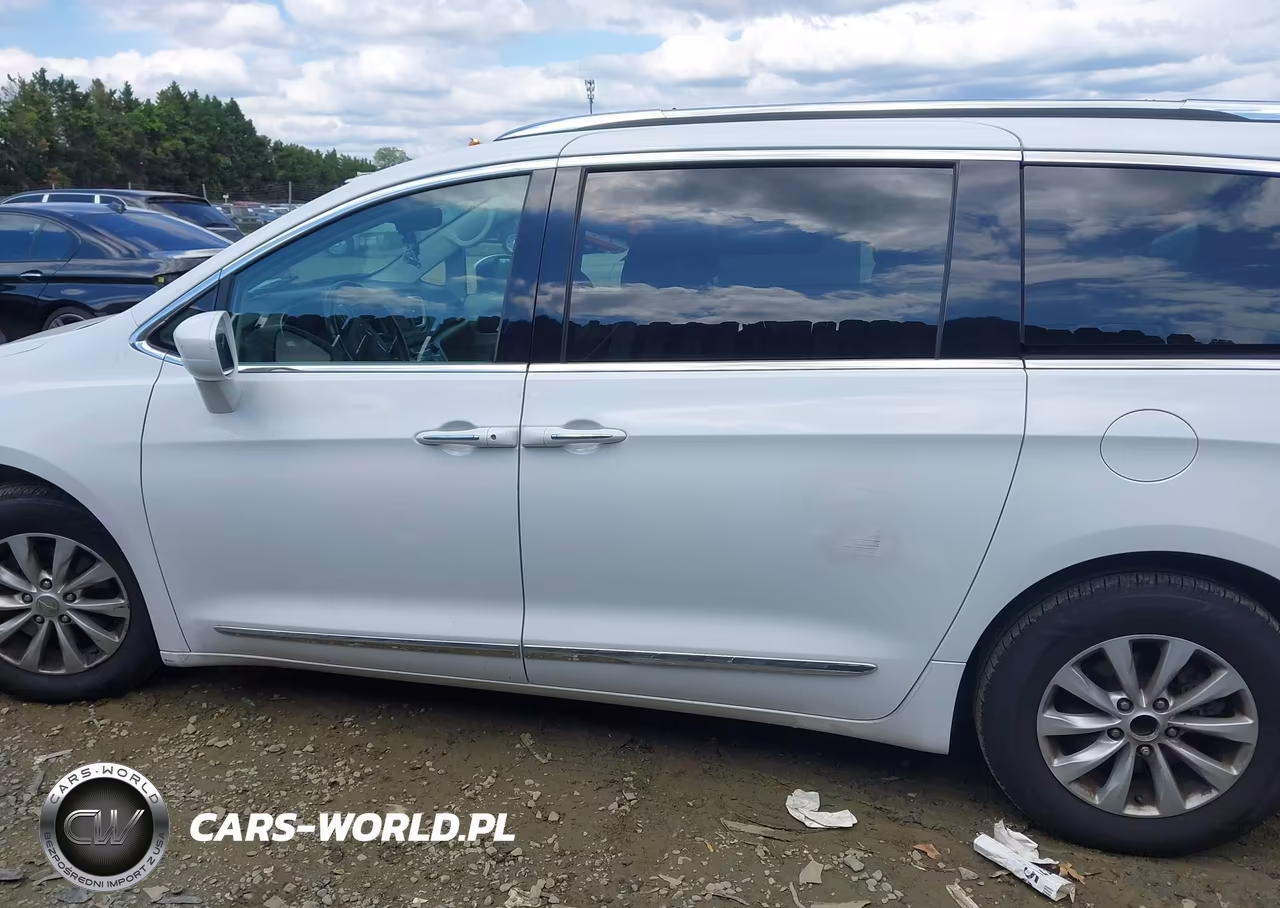 2019 Chrysler Pacifica Touring L VIN:2C4RC1BG7KR523684 - 14