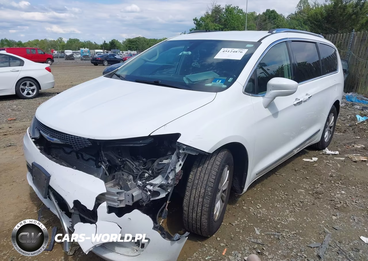 2019 Chrysler Pacifica Touring L VIN:2C4RC1BG7KR523684 - 2