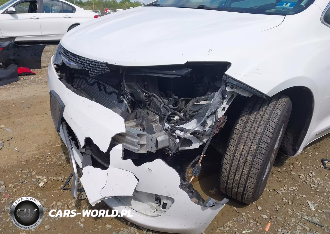 2019 Chrysler Pacifica Touring L VIN:2C4RC1BG7KR523684 - 6
