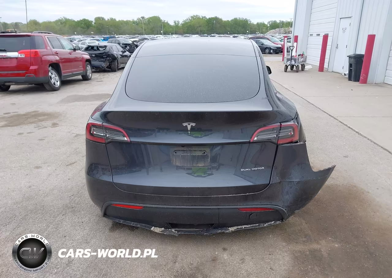2024 Tesla Model Y Long Range Dual Motor All-Wheel Drive VIN:7SAYGDEE1RA228968 - 16