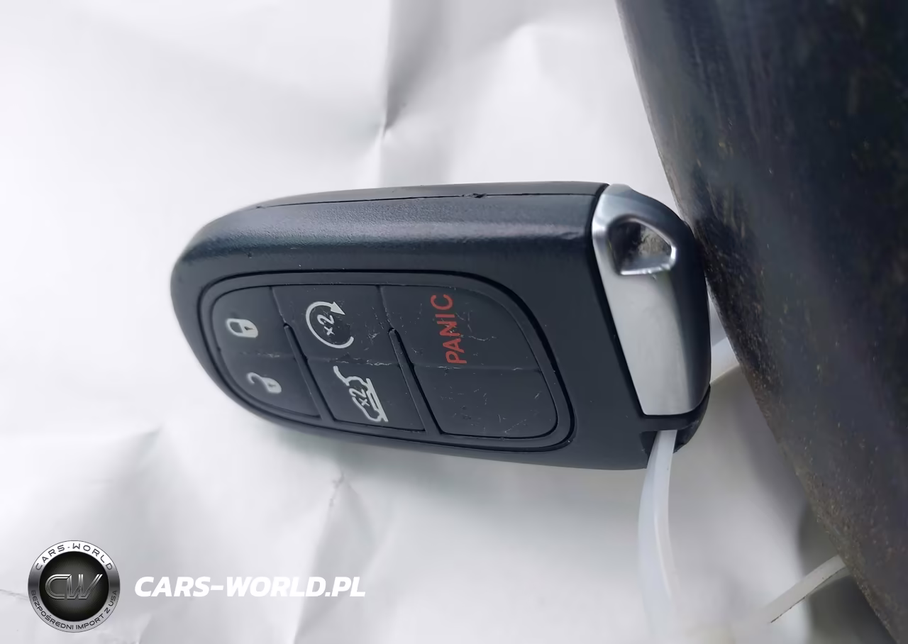 2020 Jeep Cherokee Limited 4X4 VIN:1C4PJMDX8LD520700 - 11