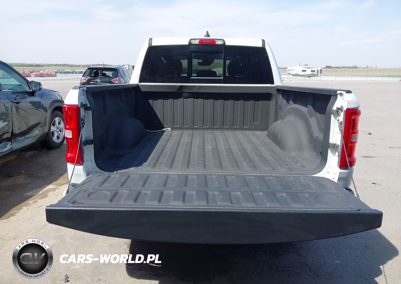 2025 Ram 1500 Big Horn 4X4 5'7 Box VIN:1C6RRFFGXSN658832 - 17