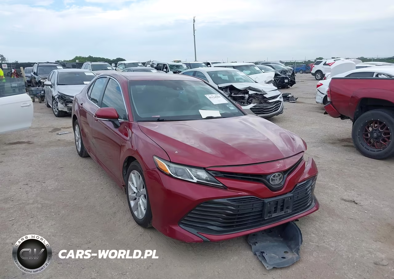 2018 Toyota Camry Le – zdjęcie 1 z 16
