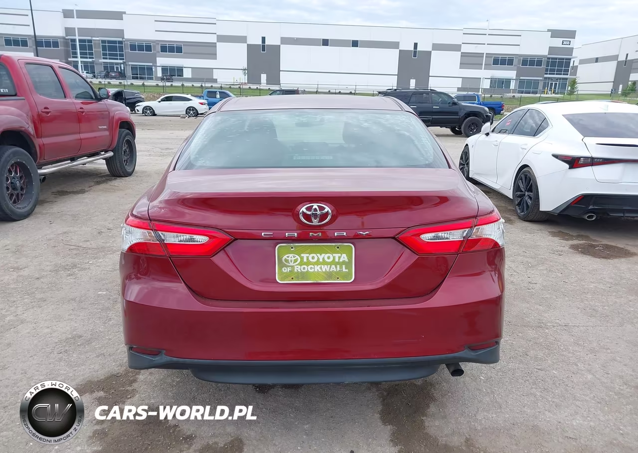 2018 Toyota Camry Le VIN:4T1B11HK2JU555264 - 16