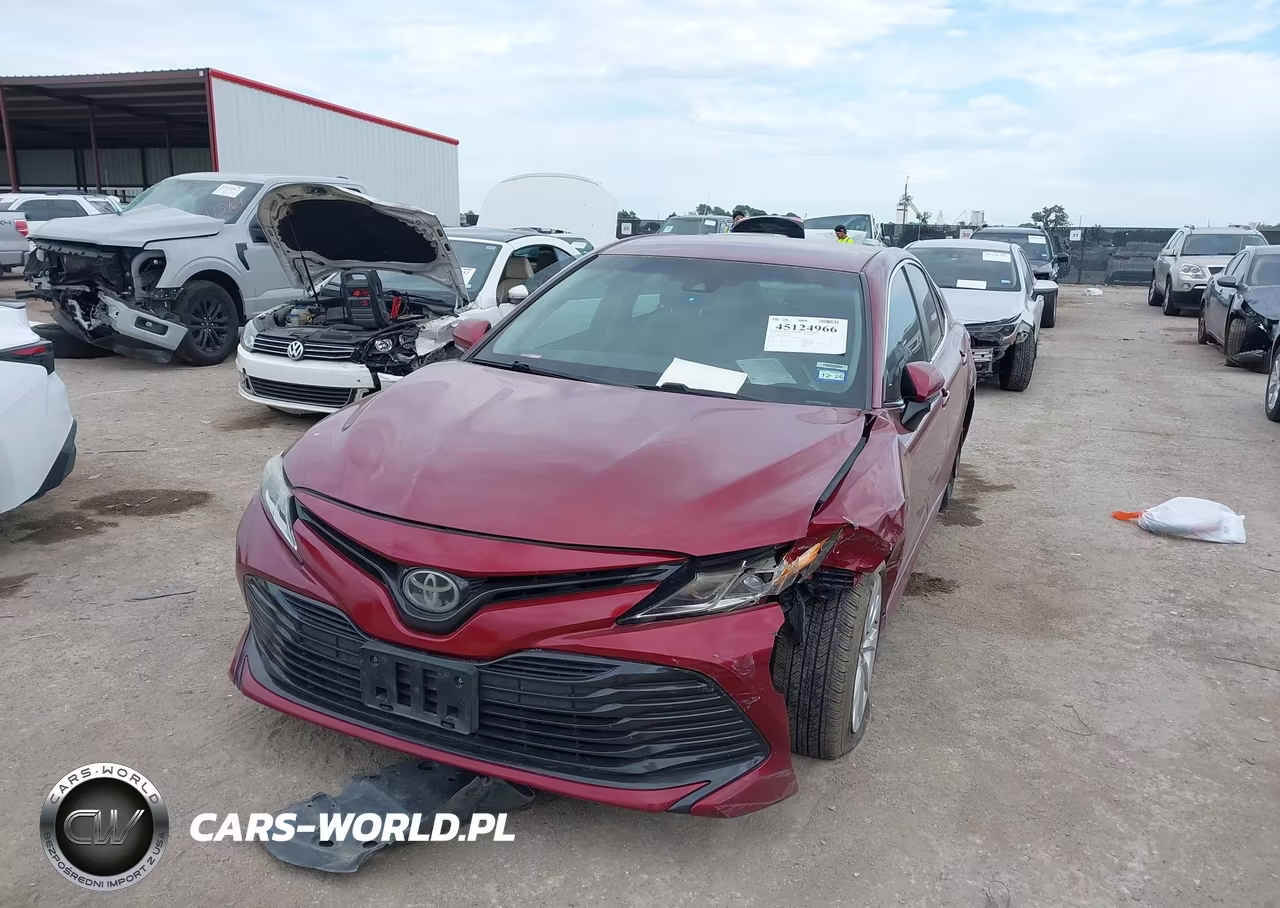 2018 Toyota Camry Le VIN:4T1B11HK2JU555264 - 2