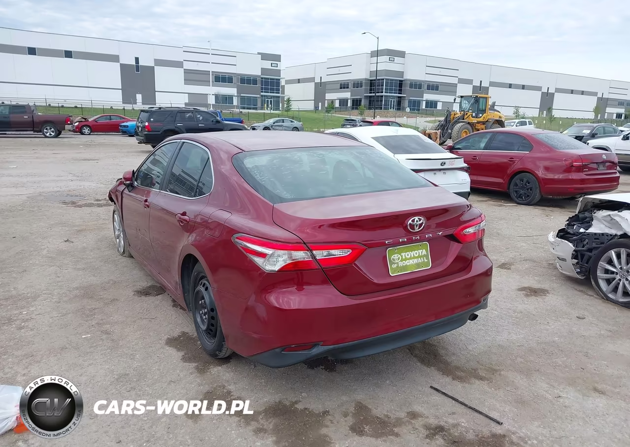2018 Toyota Camry Le VIN:4T1B11HK2JU555264 - 3