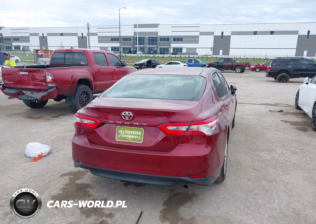 2018 Toyota Camry Le VIN:4T1B11HK2JU555264 - 4