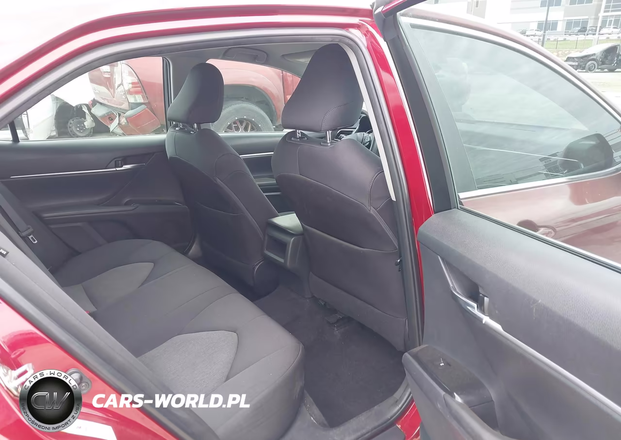 2018 Toyota Camry Le VIN:4T1B11HK2JU555264 - 8