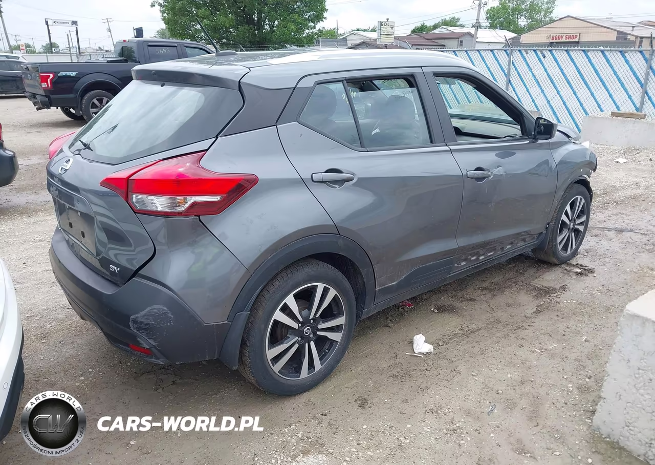 2019 Nissan Kicks Sv VIN:3N1CP5CU6KL563552 - 4