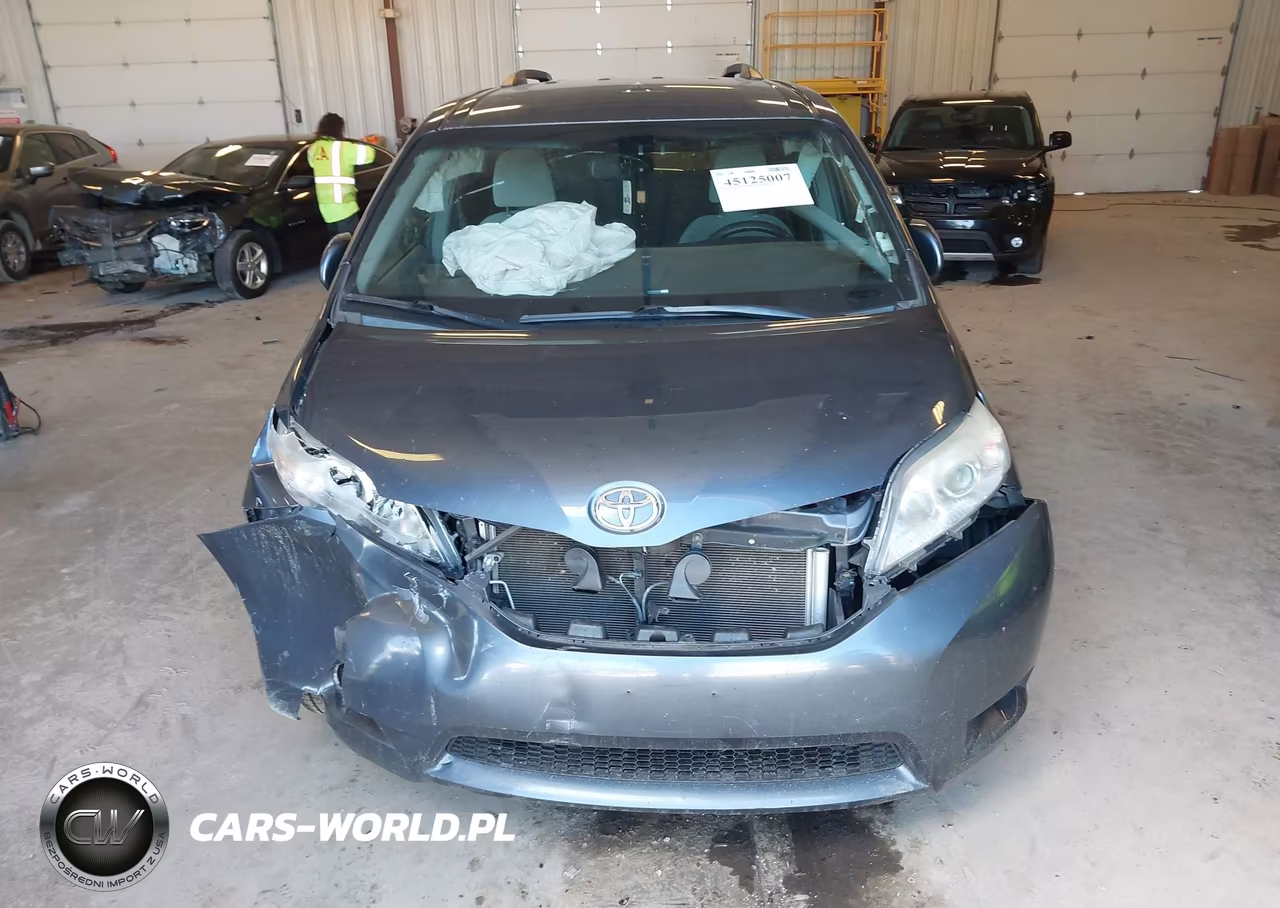 2015 Toyota Sienna Le 7 Passenger VIN:5TDKK3DC9FS561831 - 12