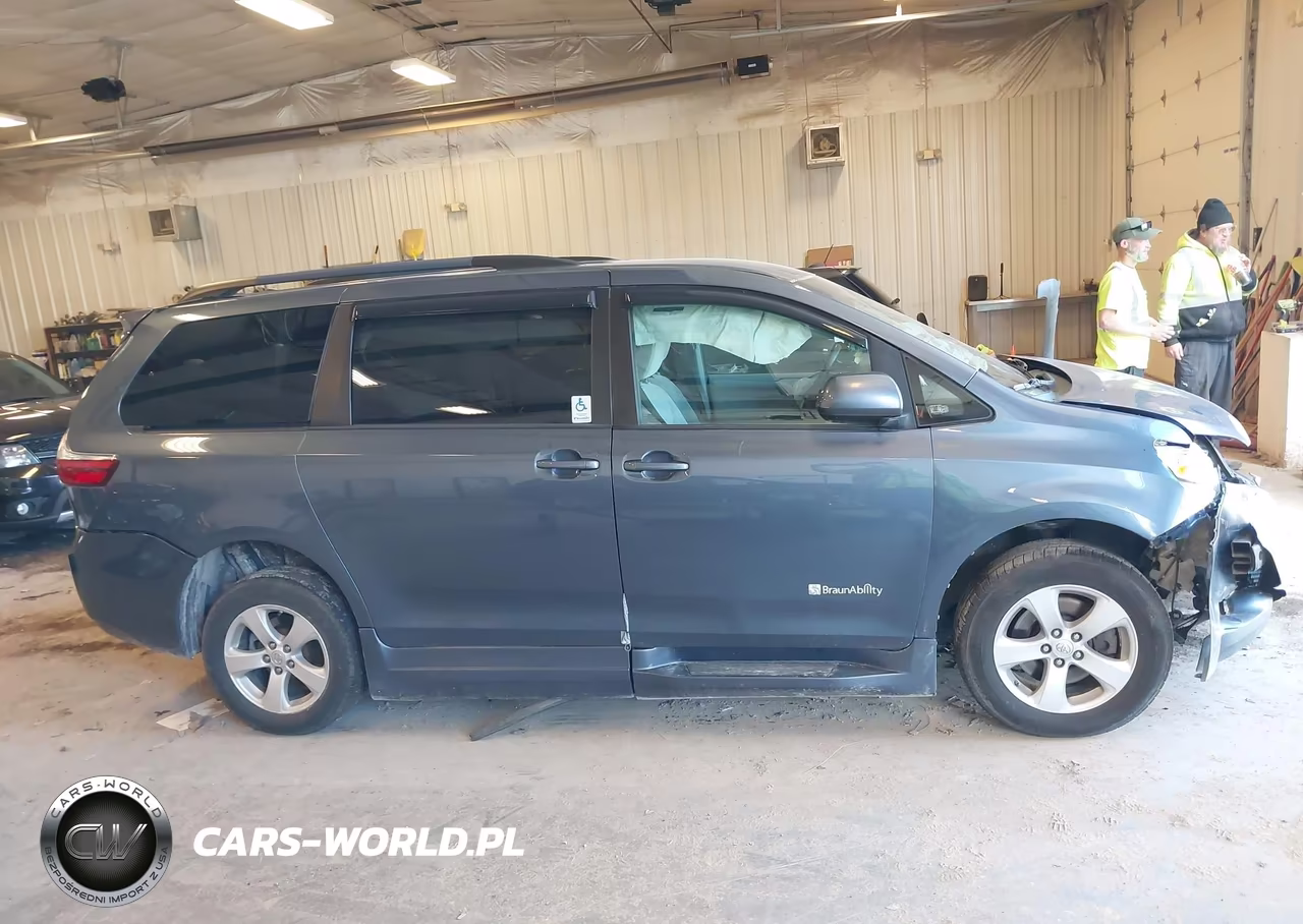 2015 Toyota Sienna Le 7 Passenger VIN:5TDKK3DC9FS561831 - 13