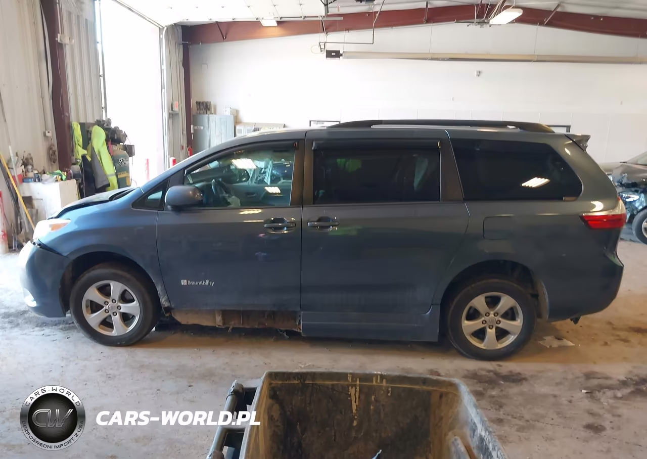 2015 Toyota Sienna Le 7 Passenger VIN:5TDKK3DC9FS561831 - 14