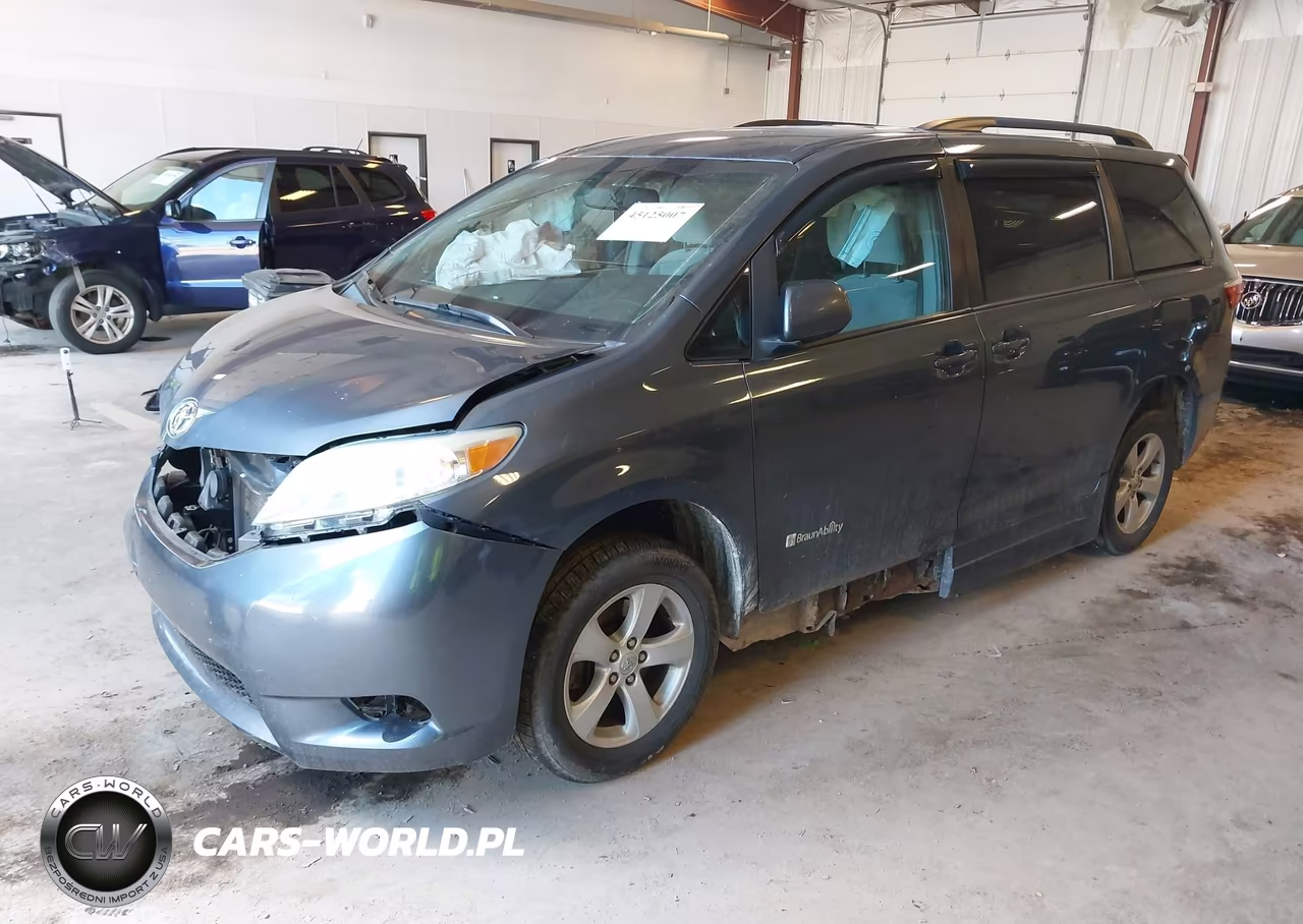2015 Toyota Sienna Le 7 Passenger VIN:5TDKK3DC9FS561831 - 2