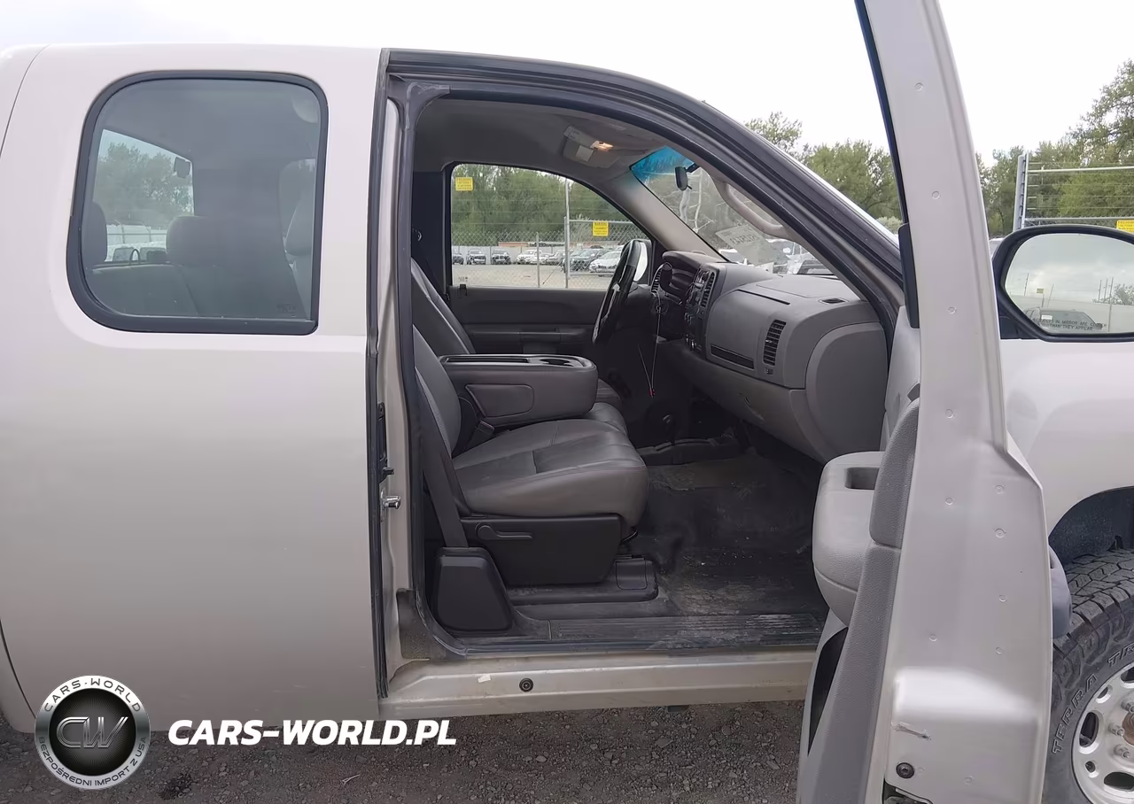 2008 Chevrolet Silverado 2500Hd Work Truck VIN:1GCHK29K38E208661 - 5