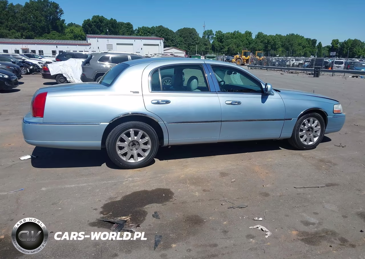 2006 Lincoln Town Car Signature Limited VIN:1LNHM82W76Y646097 - 13