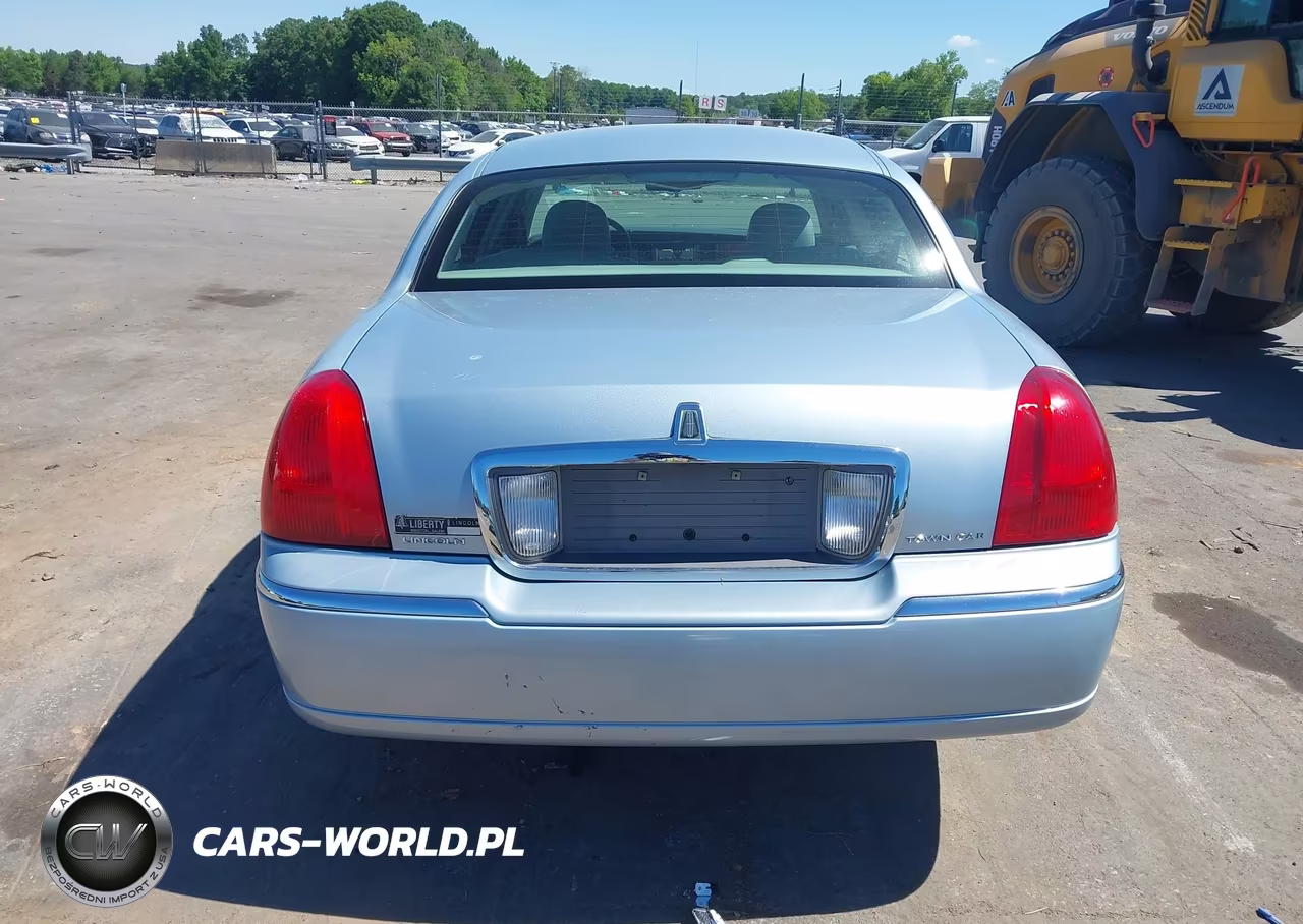 2006 Lincoln Town Car Signature Limited VIN:1LNHM82W76Y646097 - 16