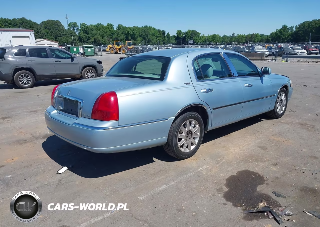 2006 Lincoln Town Car Signature Limited VIN:1LNHM82W76Y646097 - 4