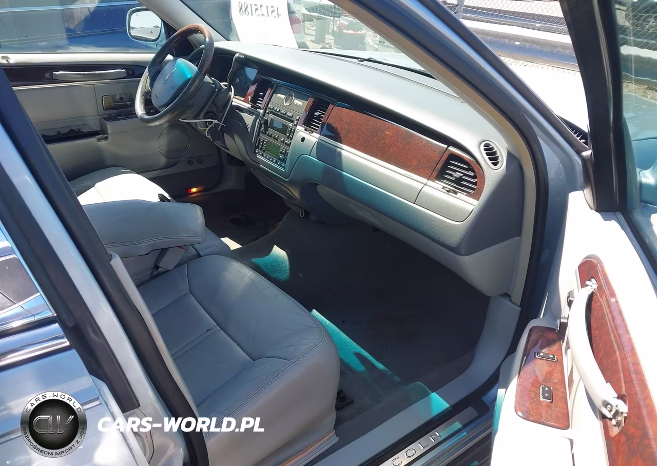 2006 Lincoln Town Car Signature Limited VIN:1LNHM82W76Y646097 - 5