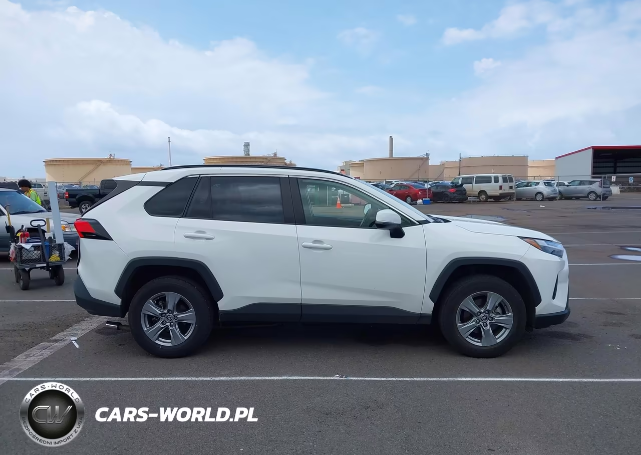 2025 Toyota Rav4 Xle VIN:JTMW1RFV6SD127183 - 13