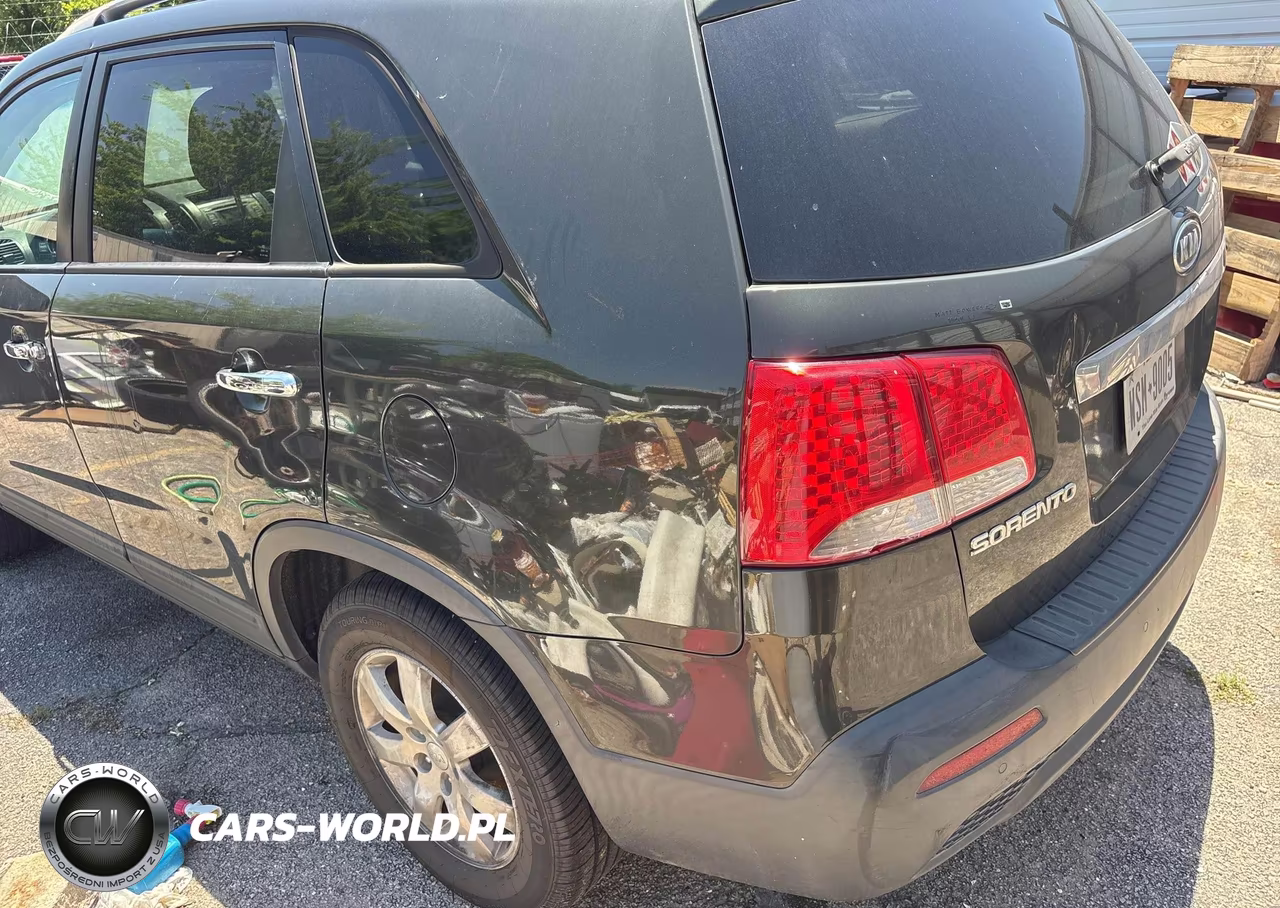 2013 Kia Sorento Lx VIN:5XYKT3A62DG319677 - 3