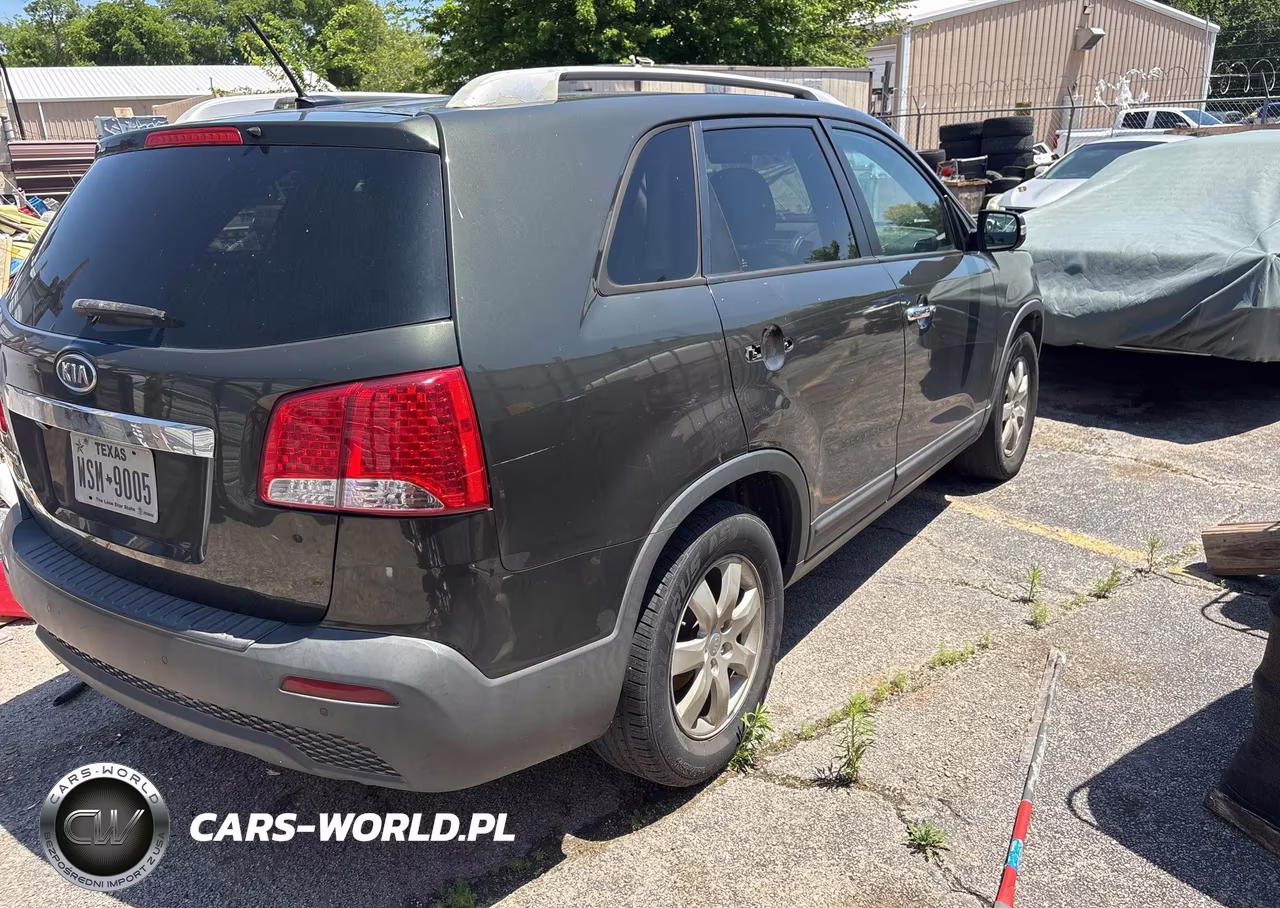 2013 Kia Sorento Lx VIN:5XYKT3A62DG319677 - 4