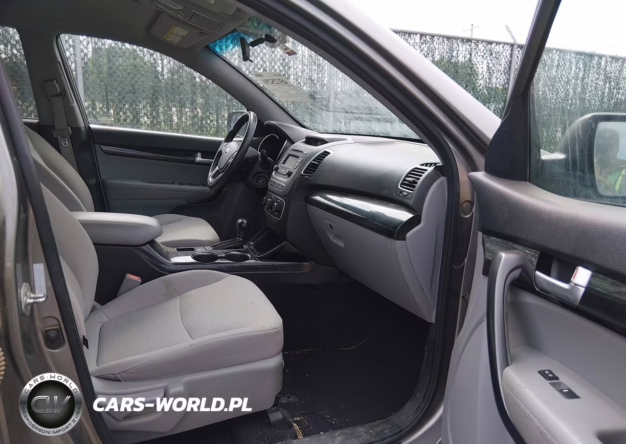 2014 Kia Sorento Lx VIN:5XYKT3A66EG524629 - 5
