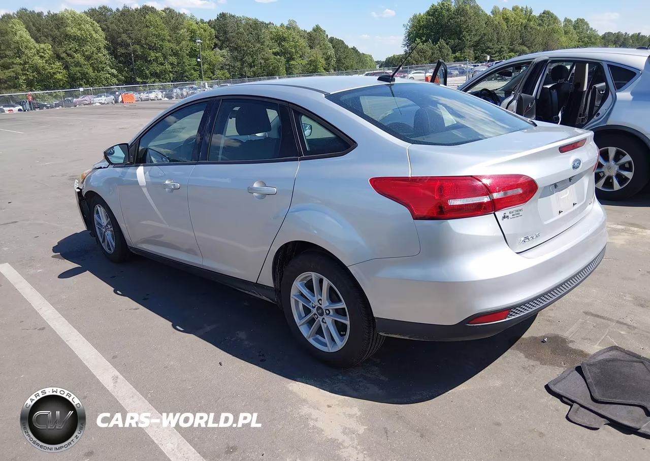 2017 Ford Focus Se VIN:1FADP3F29HL291900 - 3