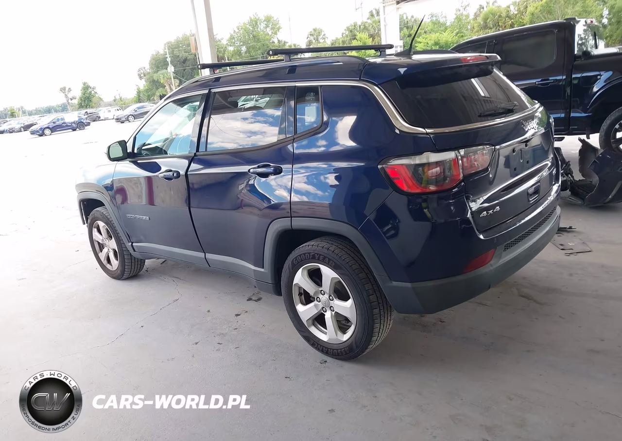 2018 Jeep Compass Latitude 4X4 VIN:3C4NJDBB7JT239400 - 3