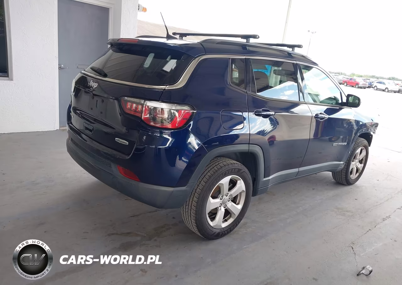 2018 Jeep Compass Latitude 4X4 VIN:3C4NJDBB7JT239400 - 4