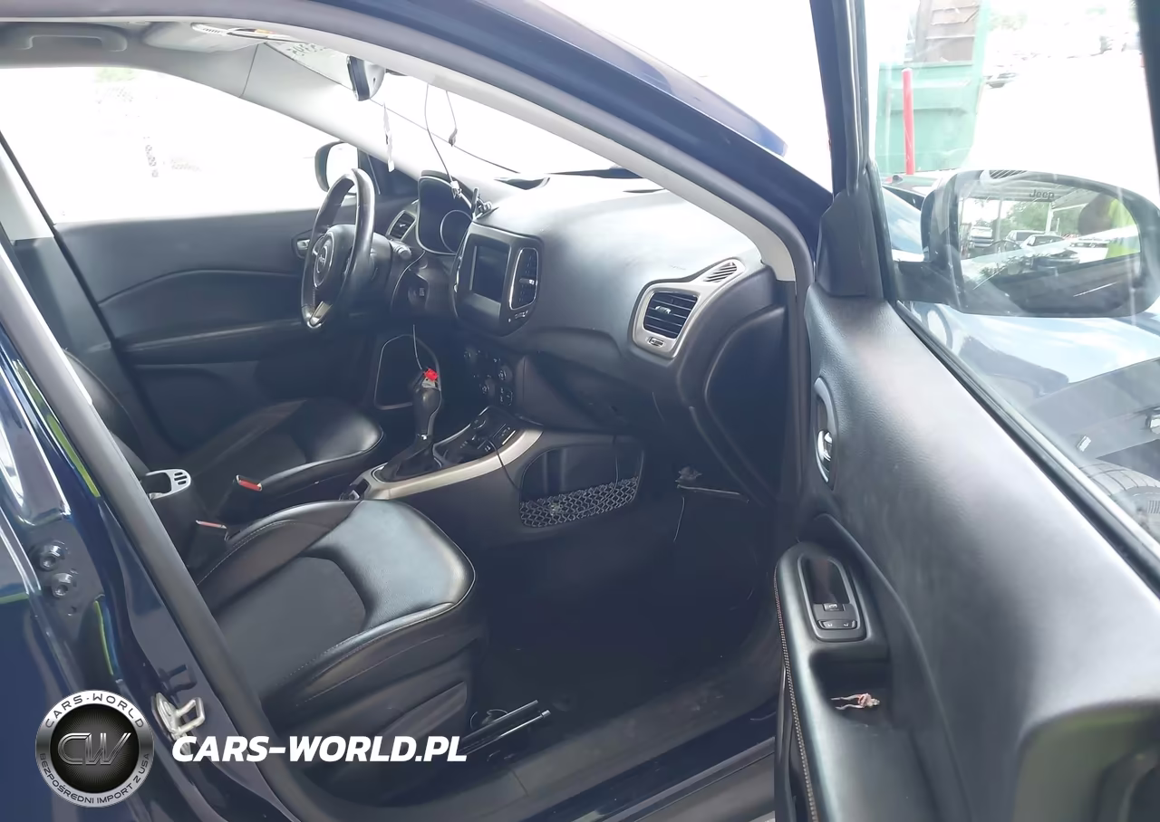 2018 Jeep Compass Latitude 4X4 VIN:3C4NJDBB7JT239400 - 5