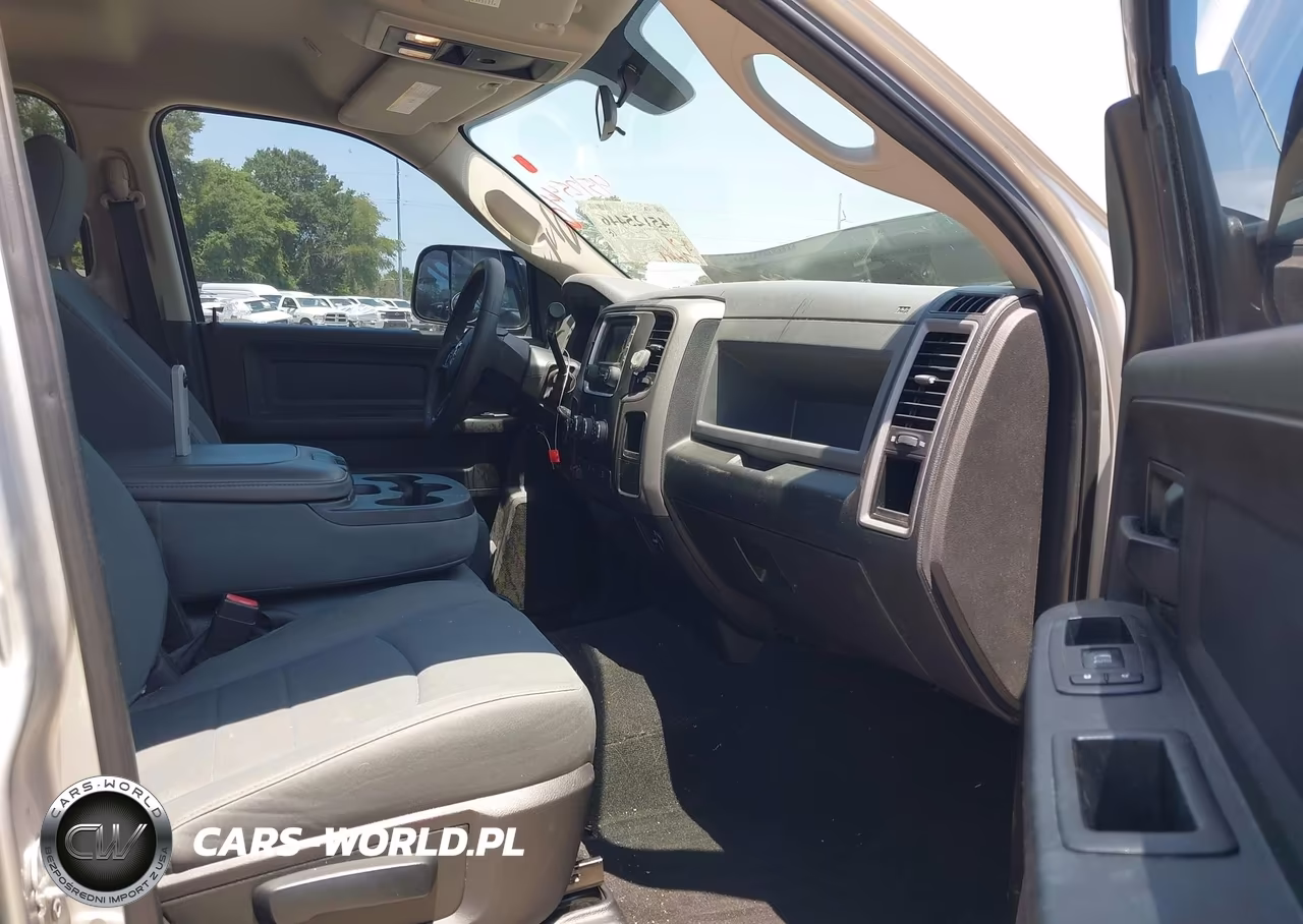 2018 Ram 2500 Tradesman 4X4 6'4 Box VIN:3C6UR5CJ3JG189983 - 5