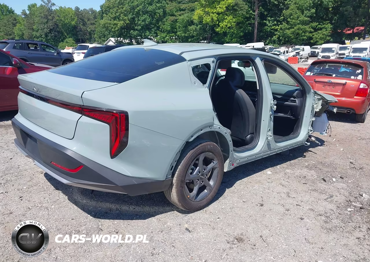 2025 Kia K4 Lxs VIN:3KPFT4DE3SE226896 - 4